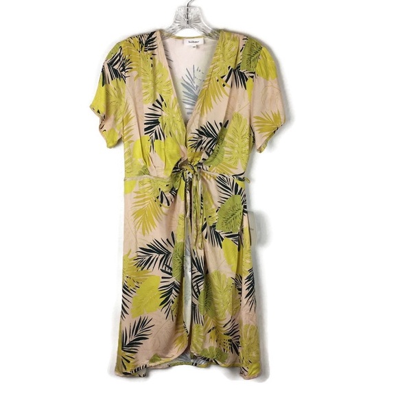 bohme Dresses & Skirts - Bohme Floral Shauna Adjustable Short Sleeve Wrap Dress in Apricot